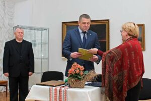 Псевдогерой Довженко: нова влада, старі схеми