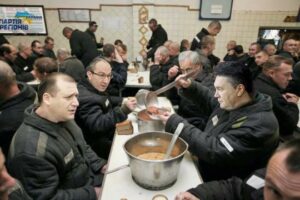 НАД СТРАНОЙ КРУЖИТ ЛЕТУЧИЙ «ЖЛОБОДРОМ»