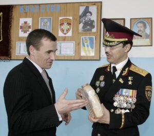 Люди в форме