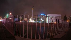 ПАМЯТНИКИ СТАВЯТ МЕРТВЫМ. ЖИВЫЕ ИДУТ НА МАЙДАН
