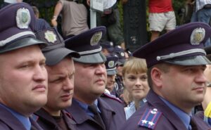 В милиции процветает торговля задержанными. Сотрудники ОГСО скупают у «пэпсов» мелких жуликов, чтобы отвязалось начальство