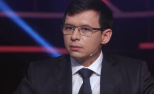 Символично, что Мураев идет в президенты под №6, ведь он по сути прислуживает СБУ, – блогер