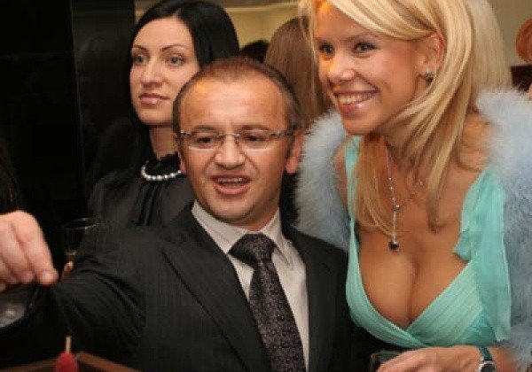 Шкрибляк и Сандлер торгуют с оккупантами