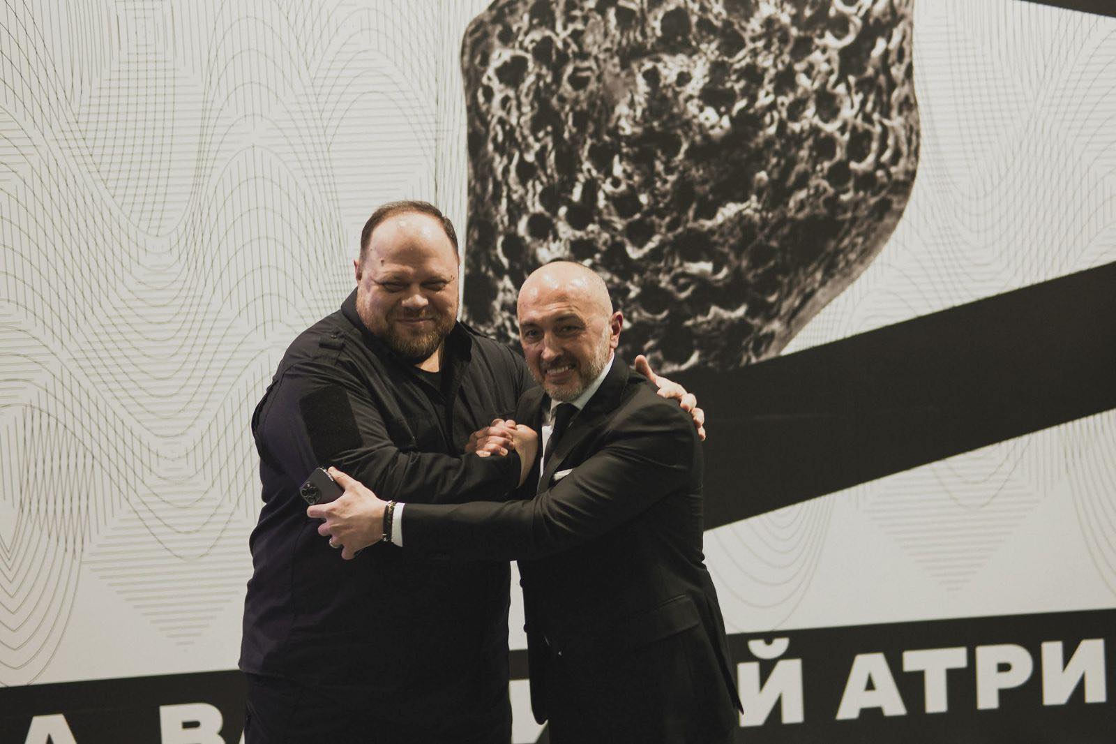 Чому Пишний інвестує в долар?